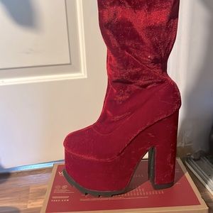 Over knee velvet boots